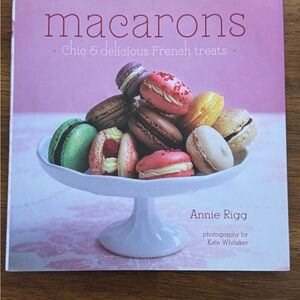 Macarons: Chic & Delicious French Treats by Annie Rigg